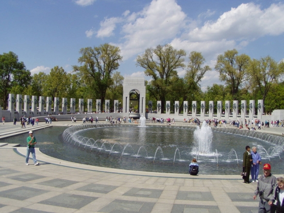 მეორე მსოფლიო ომში დაღუპული ამერიკელი ჯარისკაცების სახსოვრად აღმართული მემორიალი ვაშინგტონში